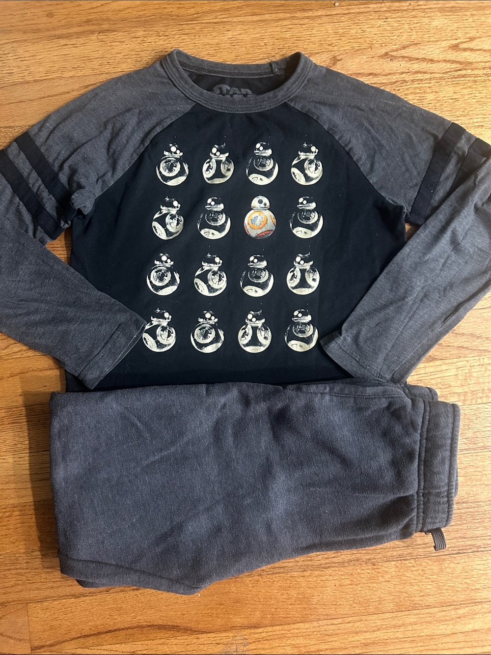 Kids Long-Sleeve Star Wars BB-8 Raglan Shirt and Fleece Joggers MD- Gray/Black
